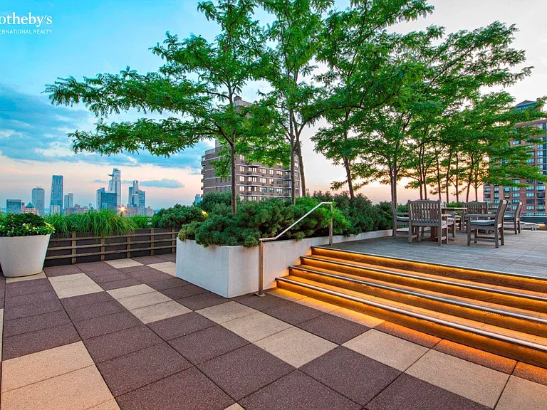 25 Columbus Cir #75CE — Photo 35