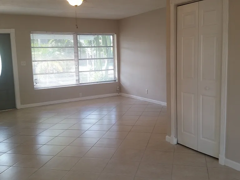 1500 NE 25th Ct — Photo 4