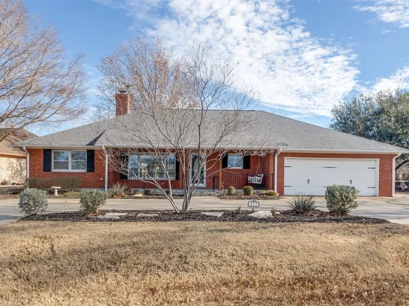 212 Kiowa Dr N, Lake Kiowa, TX 76240
