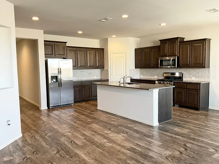 1219 Santa Clara Dr — Photo 3