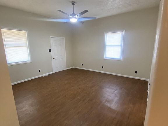 3rd image of 225 27th St