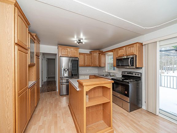 3rd image of 167 Gregg Dr