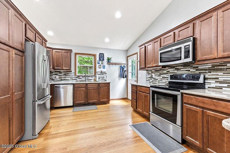 3rd image of 40 Eldridge Road