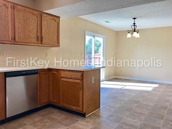4th image of 7551 Blue Willow Dr