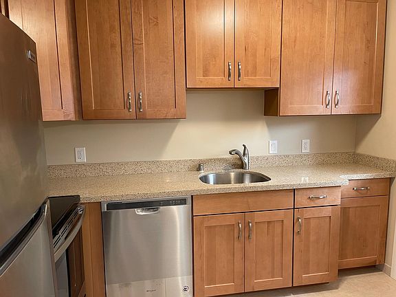 4th image of 685 Roble Ave #2