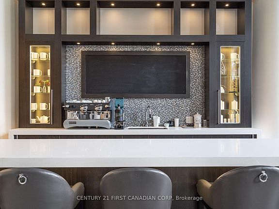 5th image of 118 King St E #720