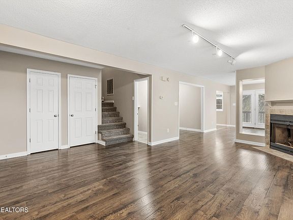 5th image of 1528 Fox Meadow Cir