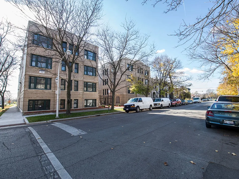 3501 W Adams