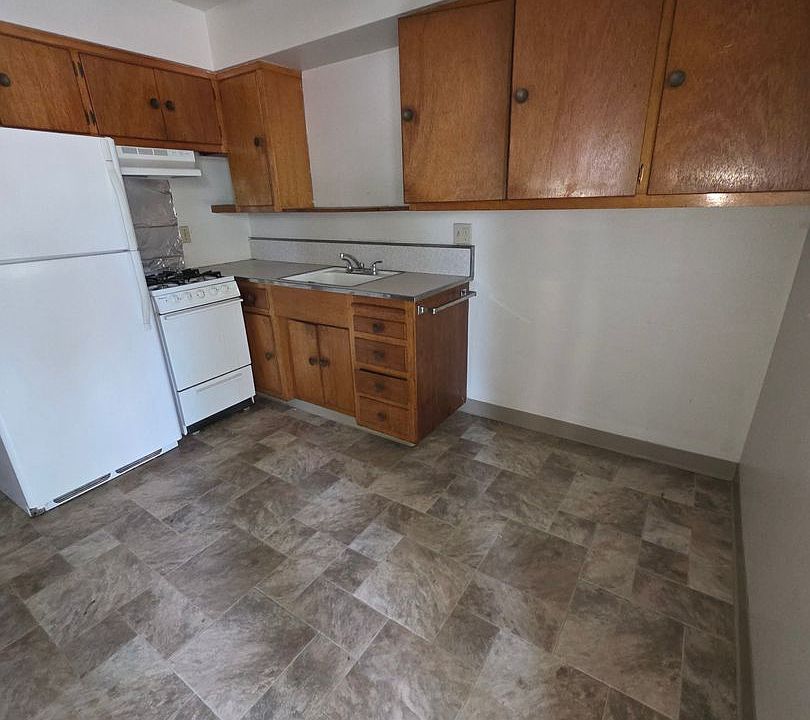 2nd image of 3831 Pentagon Rd #7