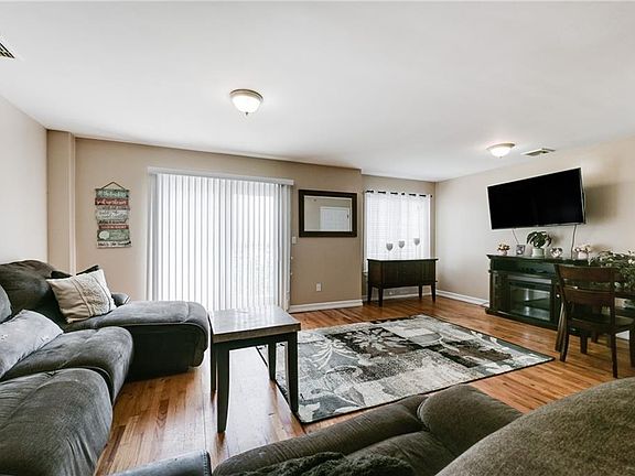 3rd image of 10212 Rockaway Beach Blvd #3C