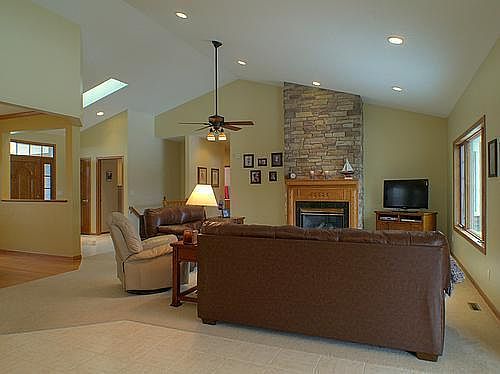 3rd image of 4715 Meadow Pond Ln