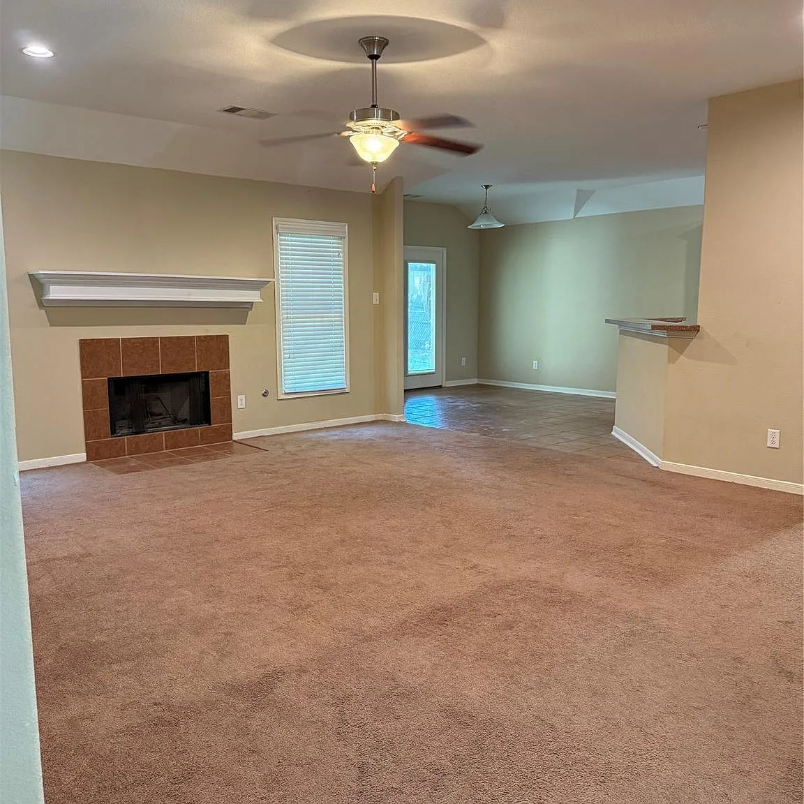 3 bed, 2.0 bath, 970 sqft, $1,800 — Photo 2