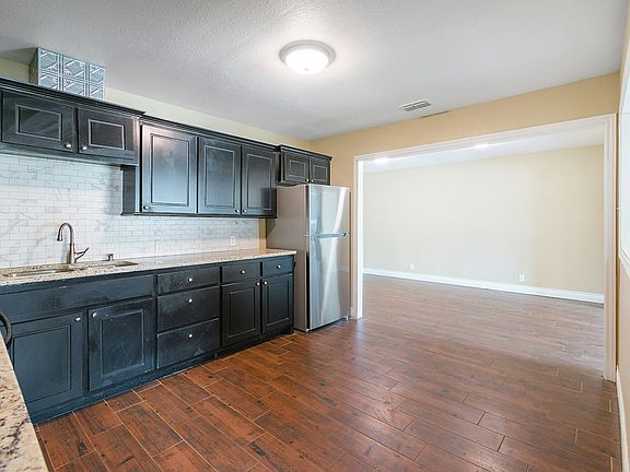 3rd image of 6106 Avenue S