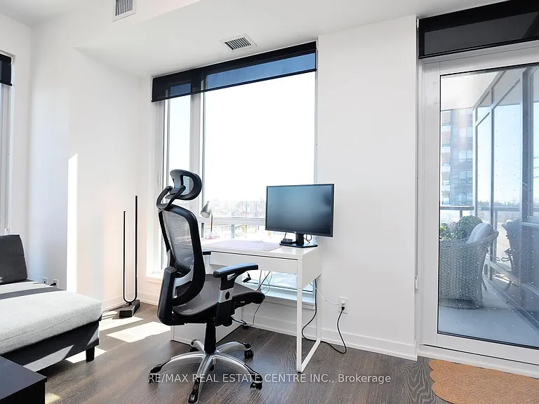 7950 Bathurst St #416 — Photo 32