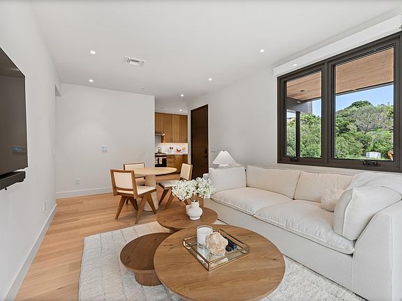 5th image of 7 Oak Shore Dr #A