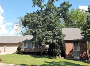 2103 E Woodhaven Pl, Springfield, MO 65804