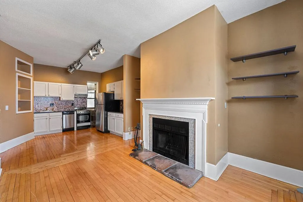 Building Photo - 609 S 9th St #8