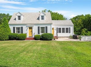 11 Old Pound Hill Rd, North Smithfield, RI 02896
