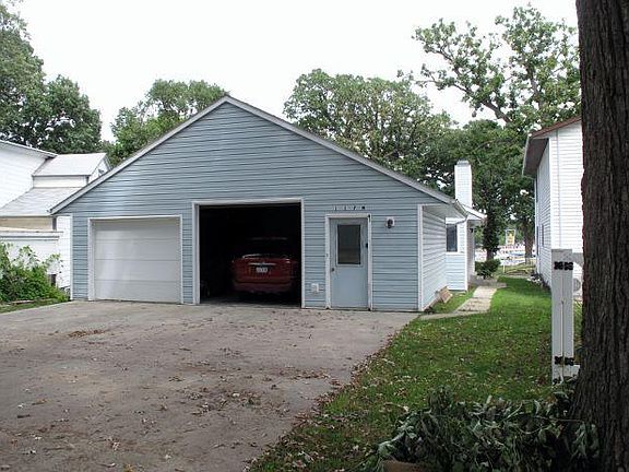3rd image of 117 Monument Dr
