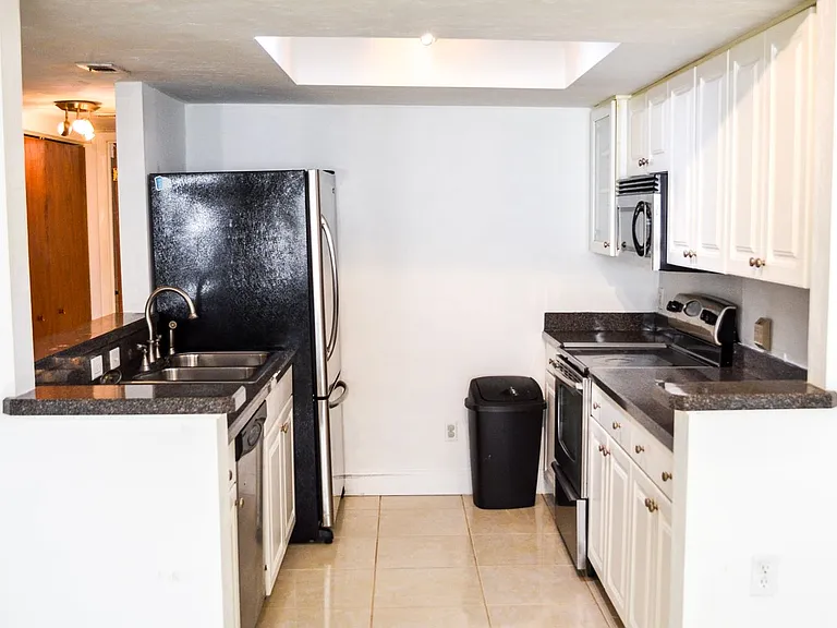 2508 SW 35th Pl #I — Photo 2