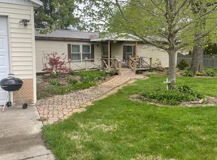 701 McDougal Rd, Mahomet, IL 61853