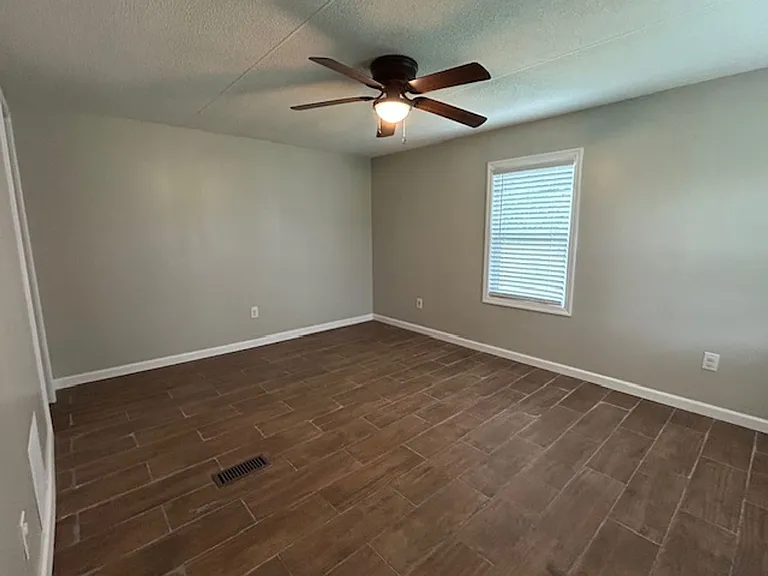 1245 Howell Rd — Photo 2