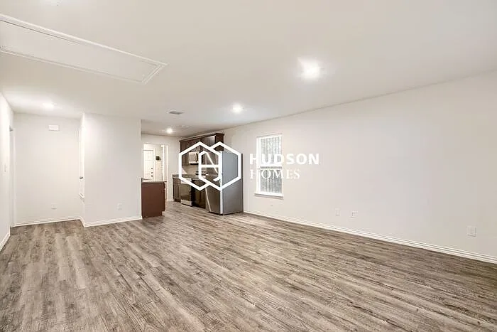 3 bed, 2.0 bath, 1090 sqft, $1,299 — Photo 4