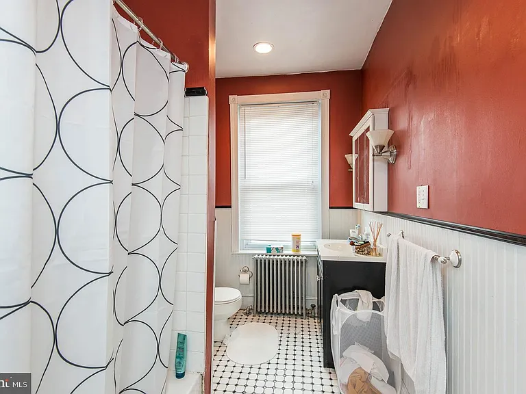 133 Dupont St — Photo 10