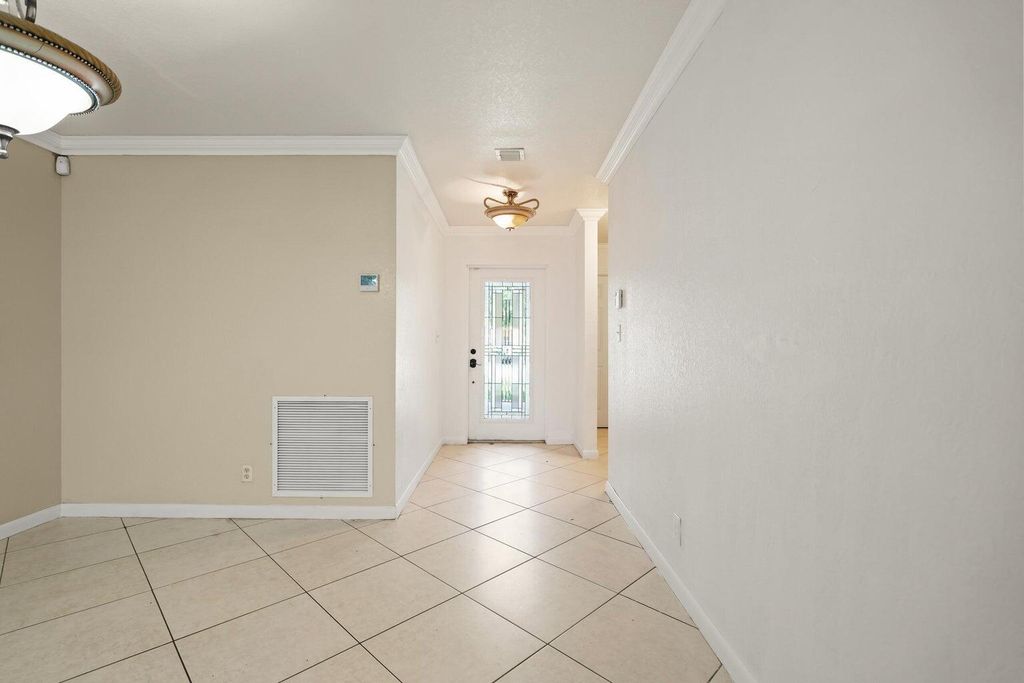 2241 NW 3RD Street, photo 2