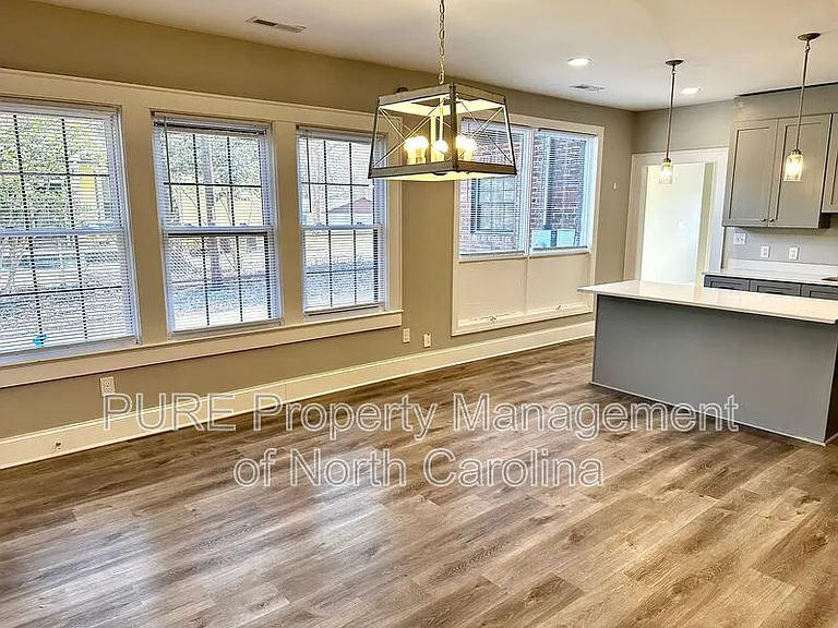 708 Union St S — Photo 10