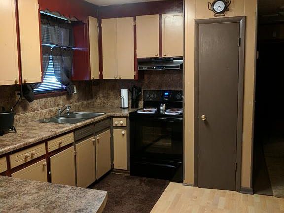 4th image of 303 E Montana Ave