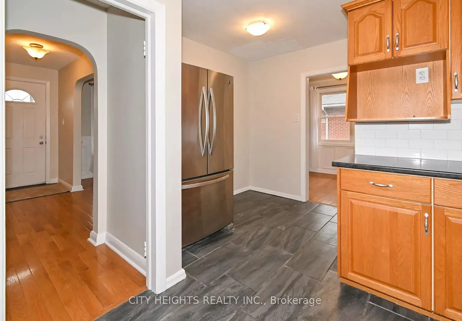 3 bed, $2,400 — Photo 4