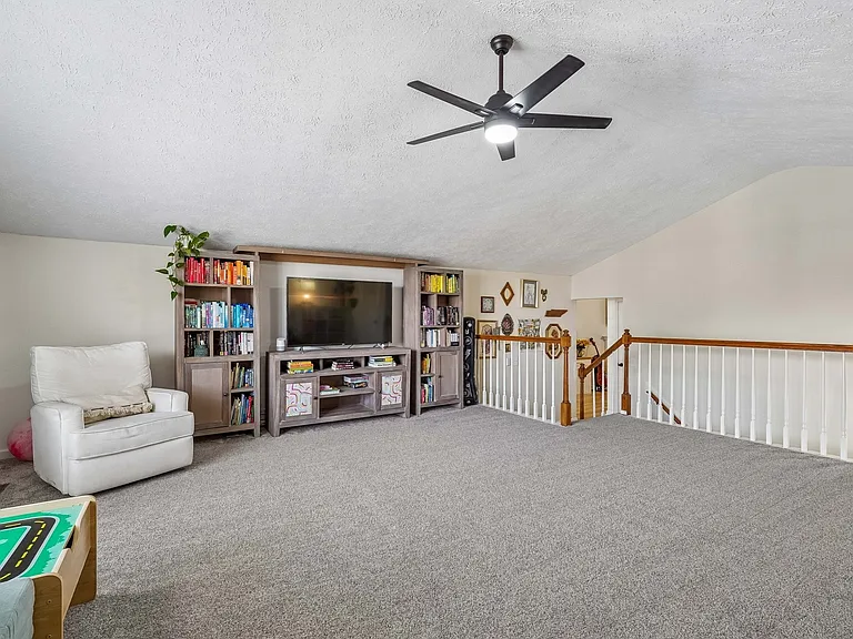 3529 Thornehill Dr — Photo 20