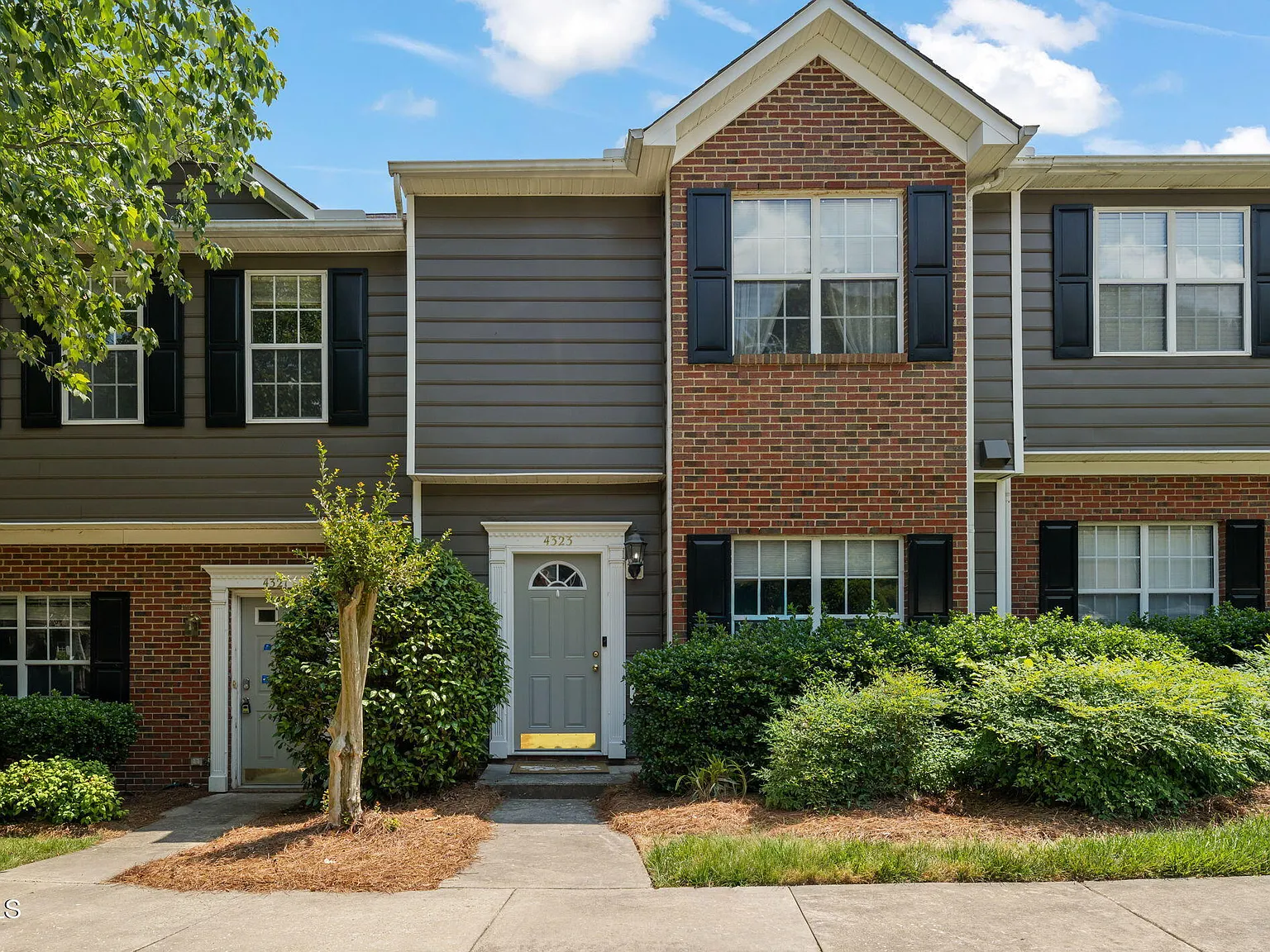2 bed, 2.5 bath, 1262 sqft, $1,850 — Photo 1
