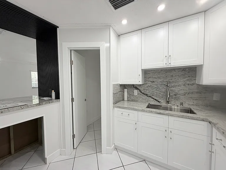 107 Rock Harbor Dr — Photo 4
