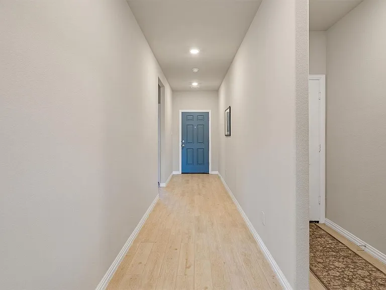 2310 Bellewood Ct — Photo 3