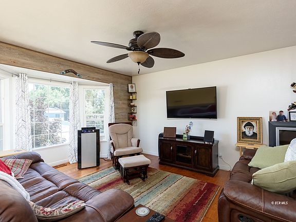 2nd image of 209 Rolling Hills Dr