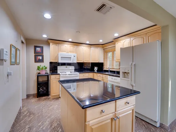 422 Oak St, Ridgefield, NJ 07657