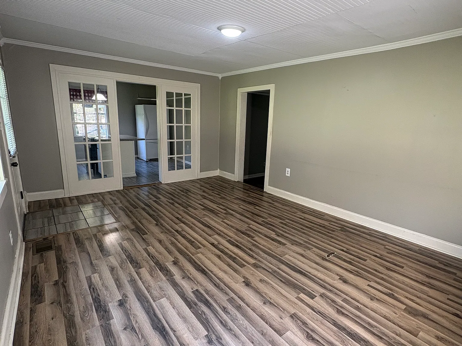 3 bed, 1.5 bath, 1350 sqft, $1,950 — Photo 2
