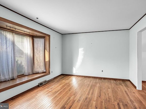 5th image of 516 Meadowyck Ln