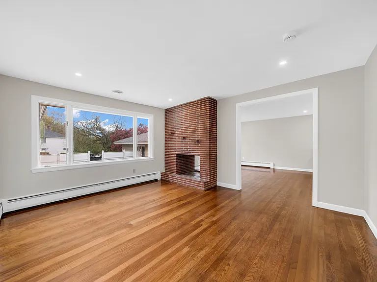 35 Peters St — Photo 12