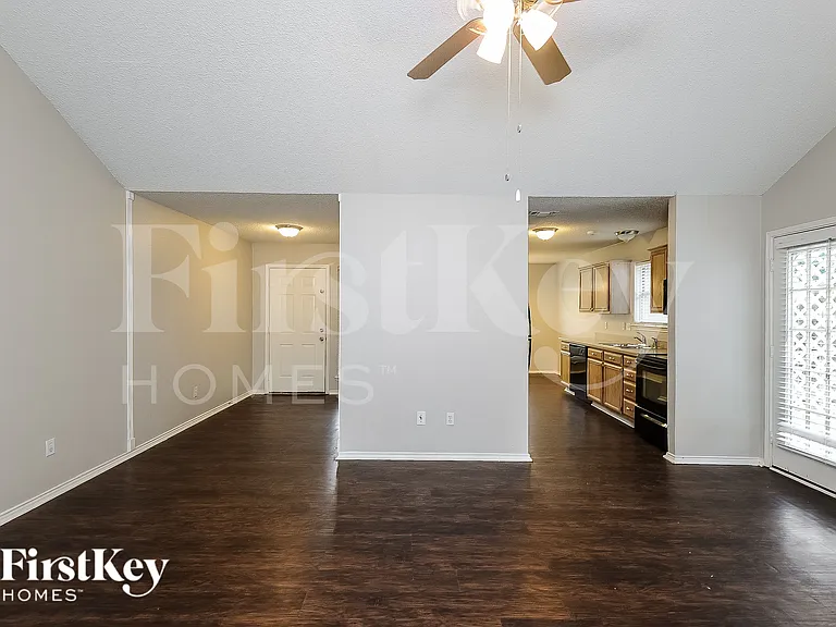 7956 Clear Brook Cir — Photo 6