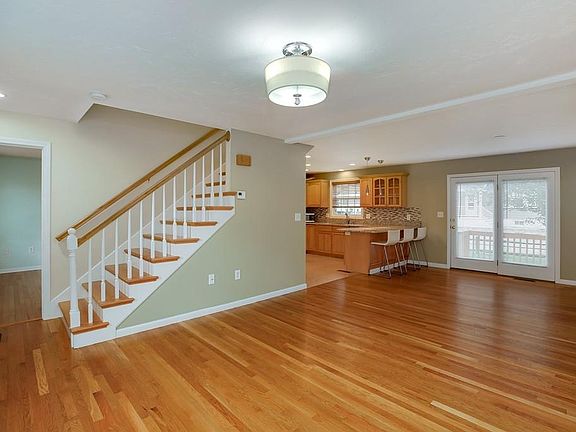 2nd image of 25 W Howard St Unit B2