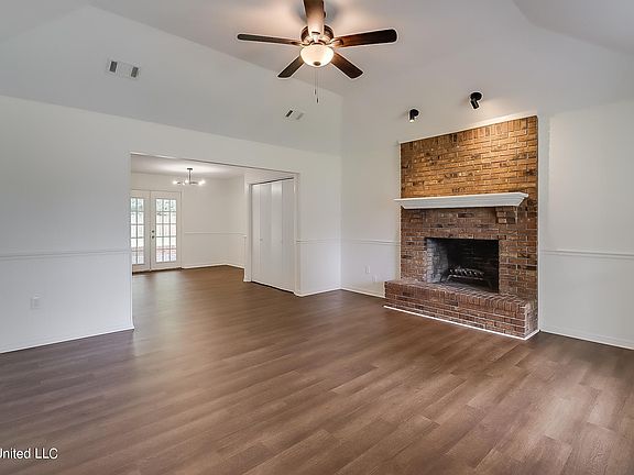 5th image of 15116 Parkwood Dr N