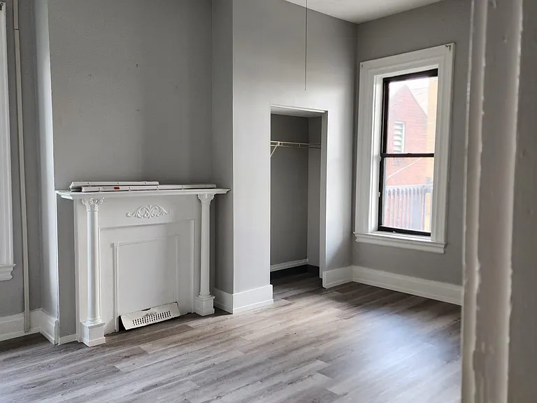 319 N Beatty St #4 — Photo 5