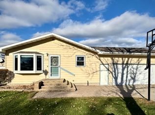 718 Central Plains Ct, Grand Forks, ND 58201