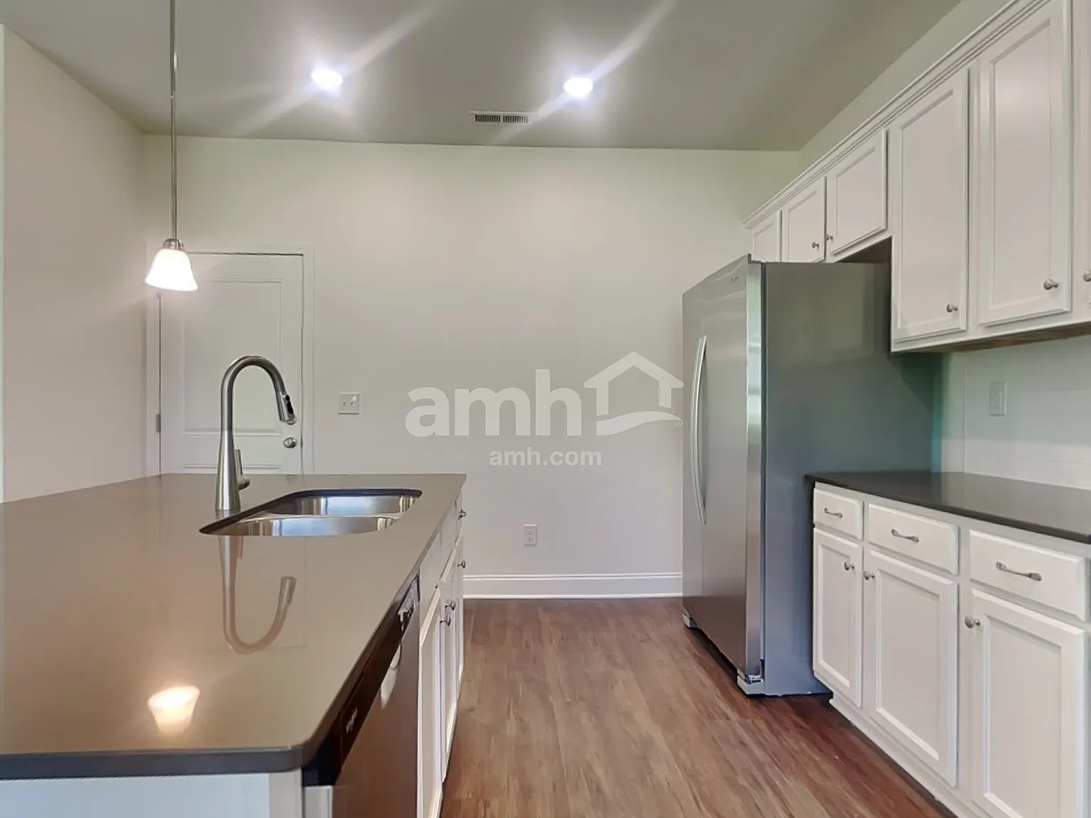 3 bed, 2.5 bath, 1895 sqft, $2,585 — Photo 3