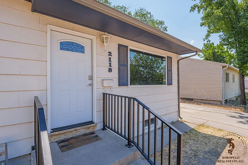 5 bed, 2.0 bath, 1864 sqft, $3,000 — Photo 3