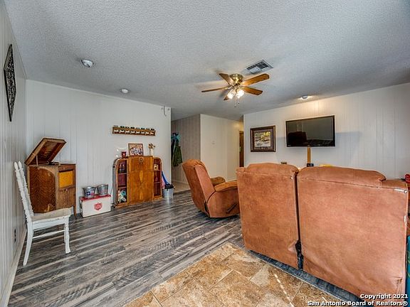 5th image of 204 High Meadow Dr