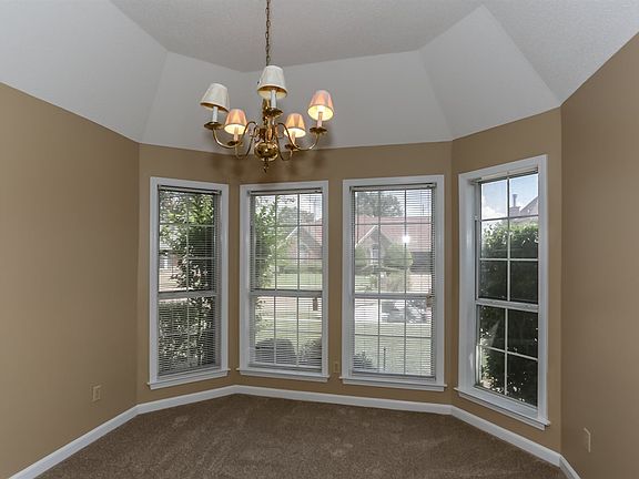 3rd image of 4469 Berkely Woods Dr